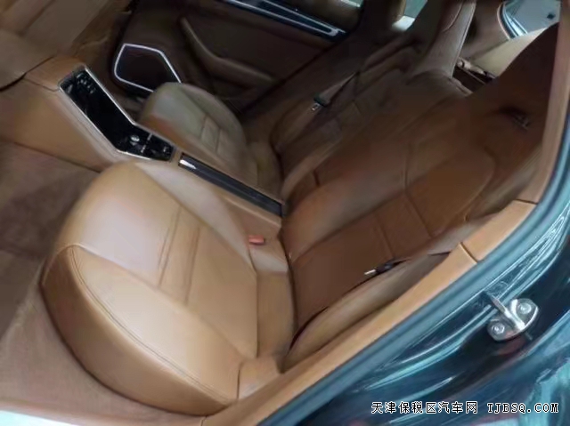 20款保時(shí)捷Panamera   現(xiàn)車天津港實(shí)拍價(jià)格