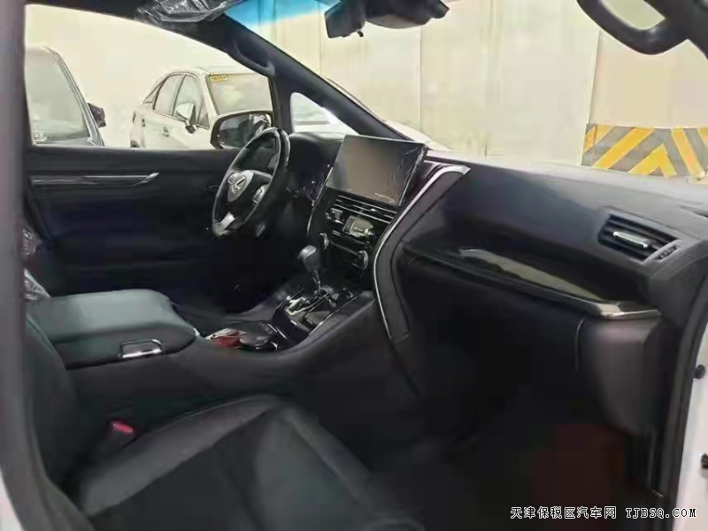 20款雷克薩斯LM350  港口現(xiàn)車優(yōu)惠秒殺中
