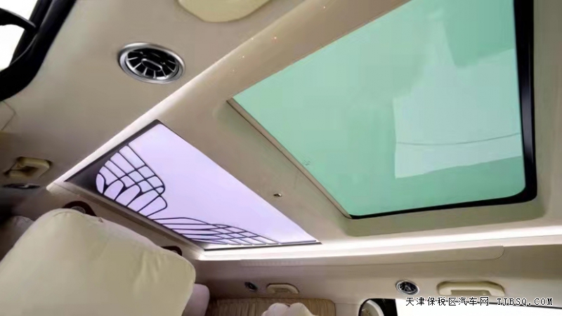 21款奔馳V260L升級黑金雙拼高頂商務車 商務洽談必備之選
