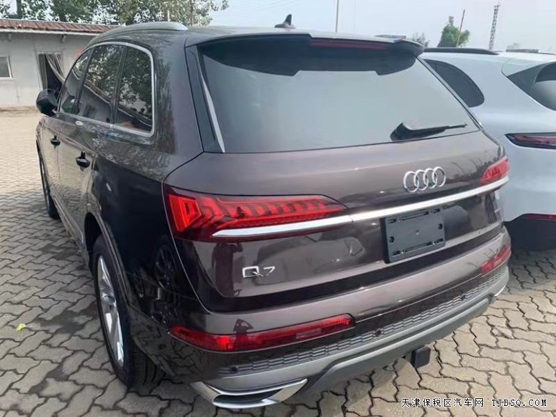 奧迪Q7  3.0T Komfort舒適版  稀缺棕色首秀