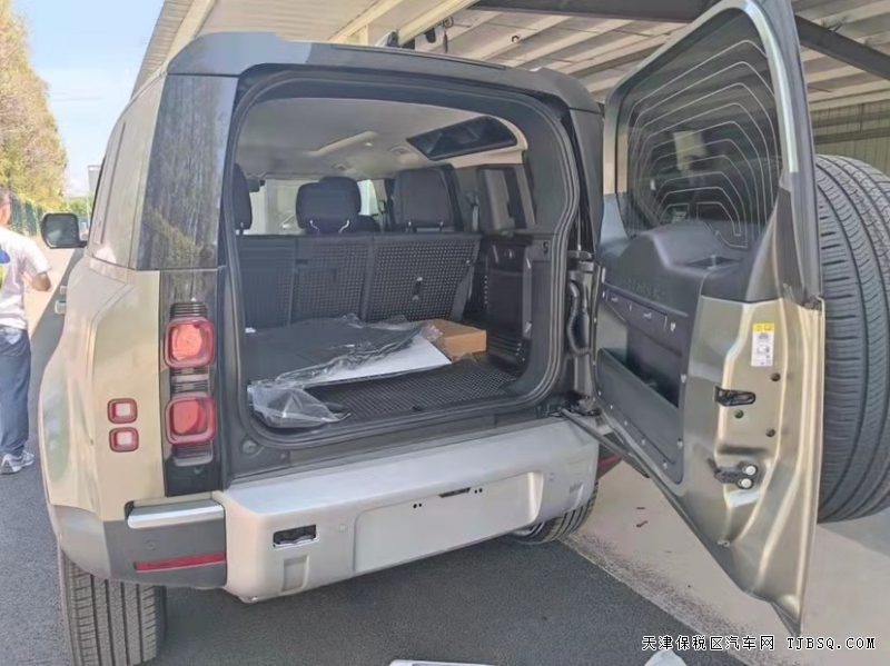 20款路虎衛(wèi)士 現(xiàn)車特價大促銷