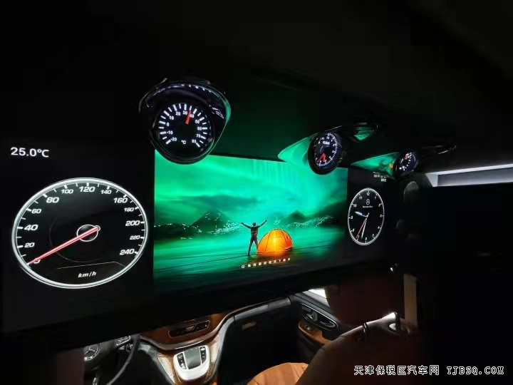 新款奔馳V260L升級高頂商務(wù)車 奢華無比