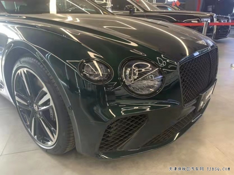 21款賓利歐陸4.0T V8 完美的詮釋了高雅脫俗的貴族跑車