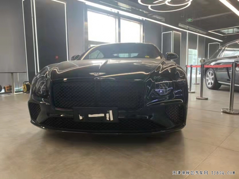 21款賓利歐陸4.0T V8 完美的詮釋了高雅脫俗的貴族跑車