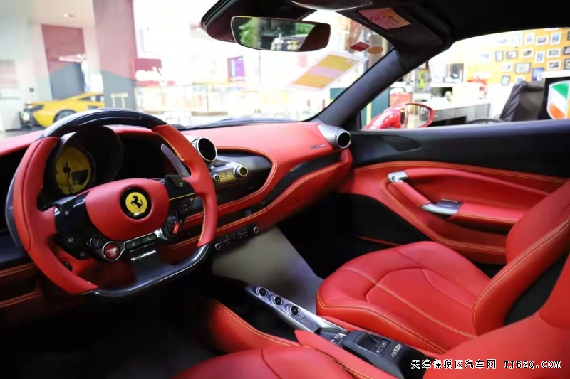  法拉利F8 Spider 3.9T V8  大佬們的低調(diào)選擇