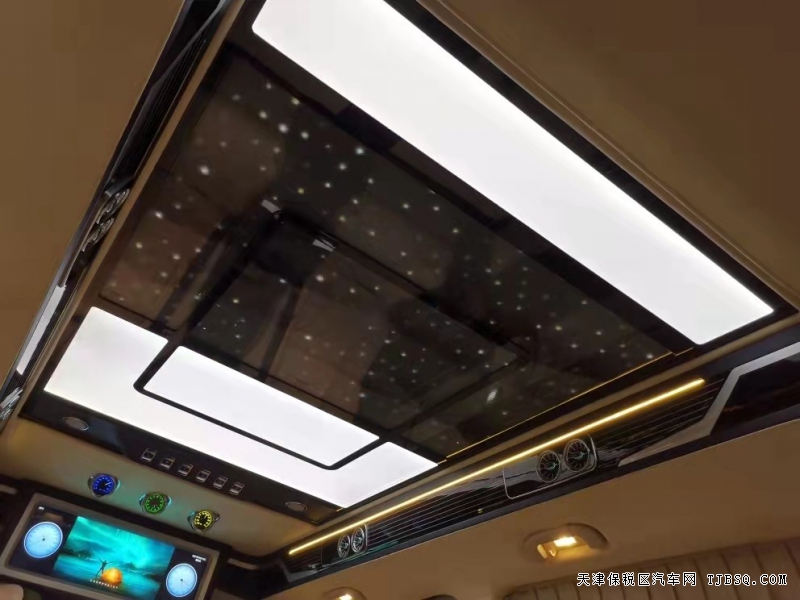 高顏值的奔馳威霆 改裝高頂七座邁巴赫商務(wù)車(chē)