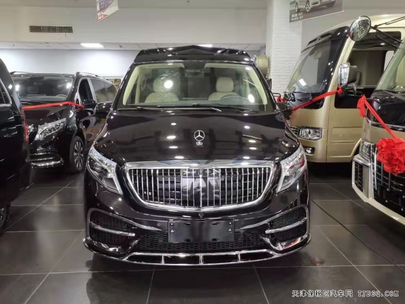 高顏值的奔馳威霆 改裝高頂七座邁巴赫商務(wù)車(chē)