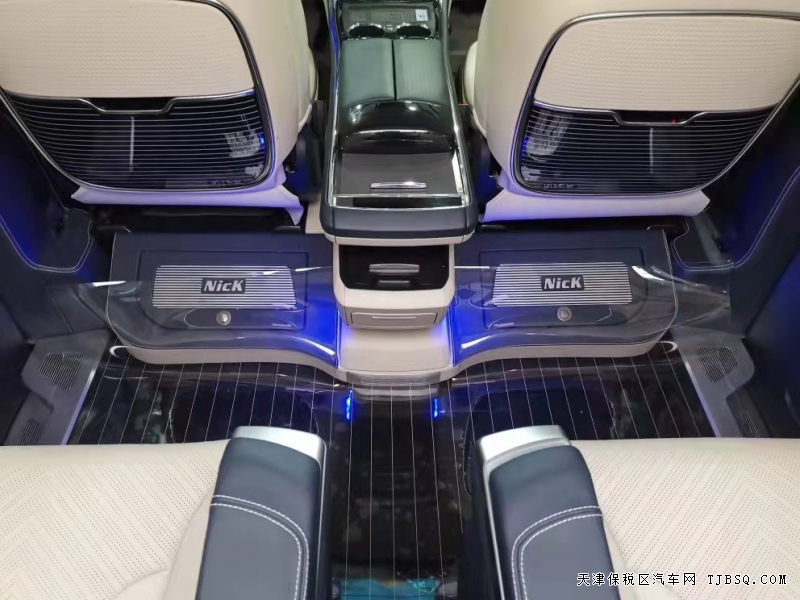 高顏值的奔馳威霆 改裝高頂七座邁巴赫商務(wù)車(chē)