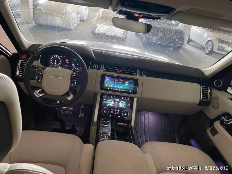 21款路虎攬勝行政HSE 現(xiàn)車清倉139萬狂甩