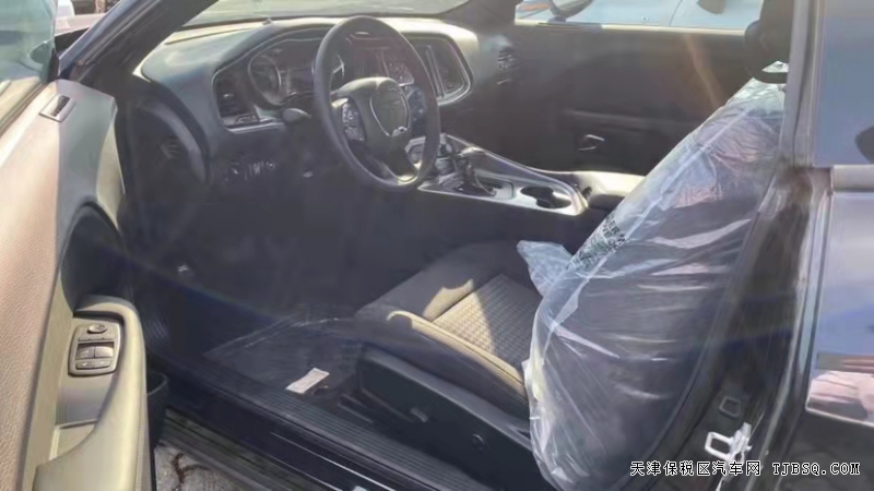 道奇挑戰(zhàn)者  3.6 SXT  購(gòu)車送豪禮一份