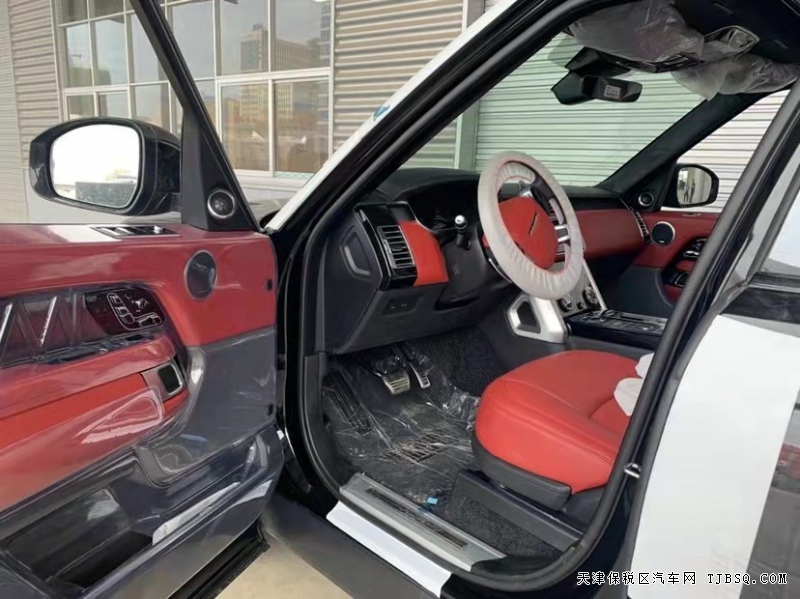 21款路虎攬勝3.0創(chuàng)世加長(zhǎng) 黑耀版  現(xiàn)車更霸氣