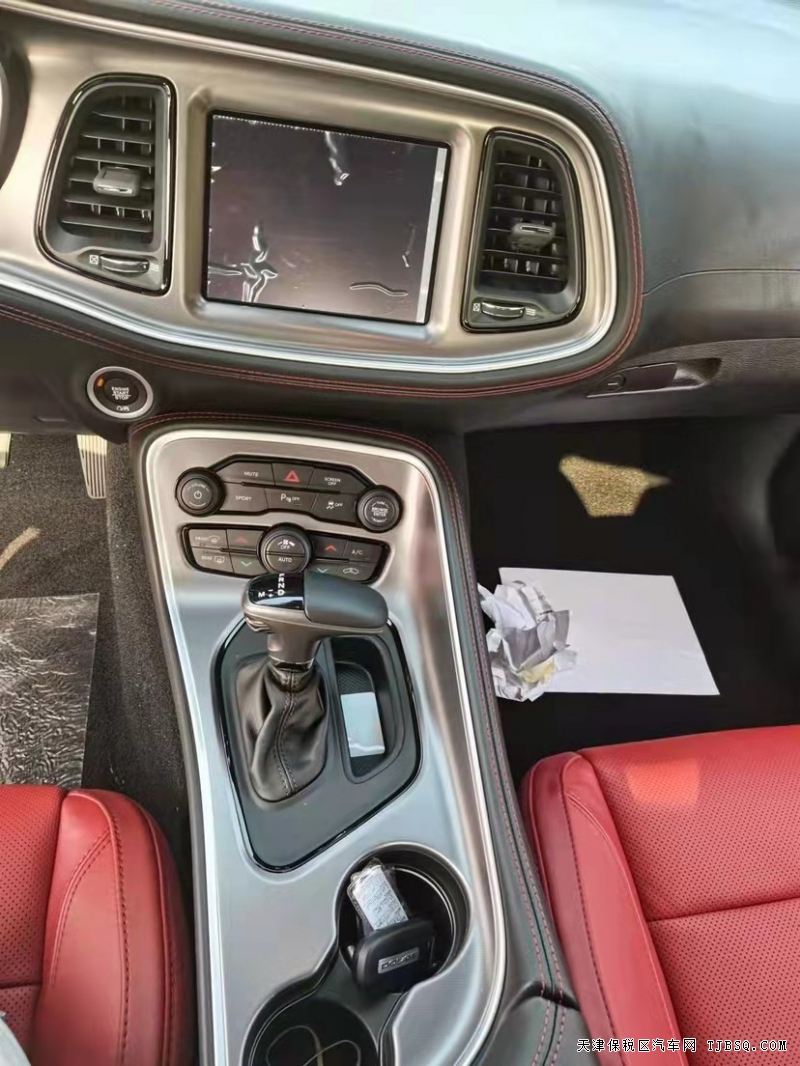 20款道奇挑戰(zhàn)者3.6 SXT  便宜出售 年底提車有豪禮