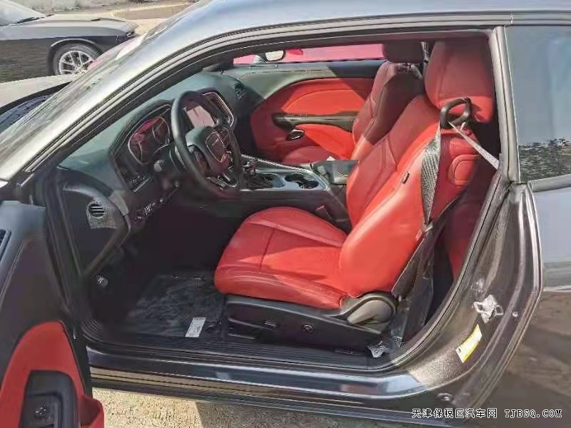 20款道奇挑戰(zhàn)者3.6 SXT  便宜出售 年底提車有豪禮