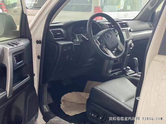 19款豐田超霸4.0SR5加版 港口現(xiàn)車特惠僅售59萬