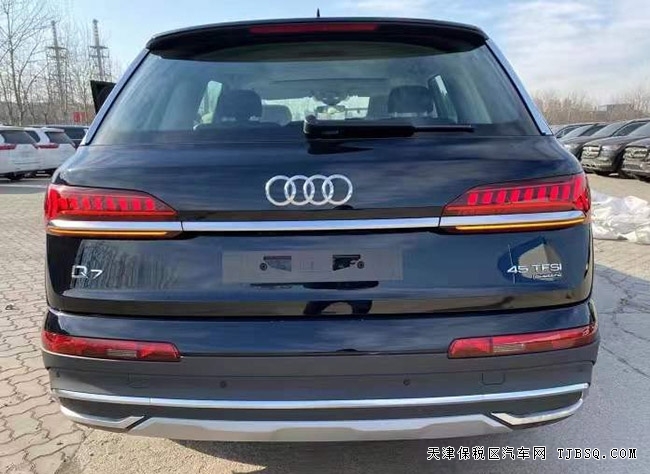 21款?yuàn)W迪Q7歐版2.0T現(xiàn)車(chē) 保稅區(qū)特價(jià)直營(yíng)全國(guó)54.3萬(wàn)