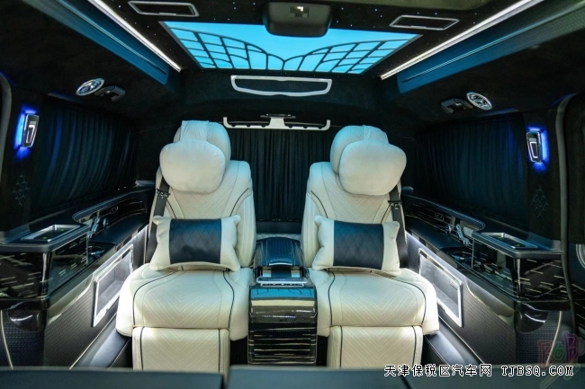 奔馳V260L 21款 高頂 豪華 舒適車型 天津 港口僅售99萬(wàn)提車