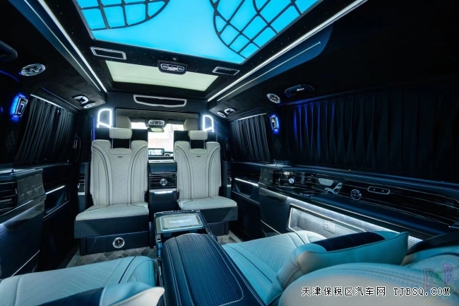 奔馳V260L 21款 高頂 豪華 舒適車型 天津 港口僅售99萬(wàn)提車