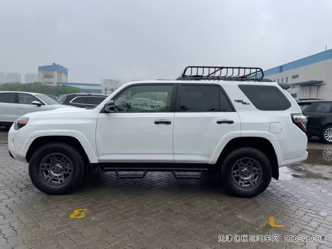 21款豐田超霸冒險(xiǎn)版4.0 港口現(xiàn)車特價(jià)68萬(wàn)