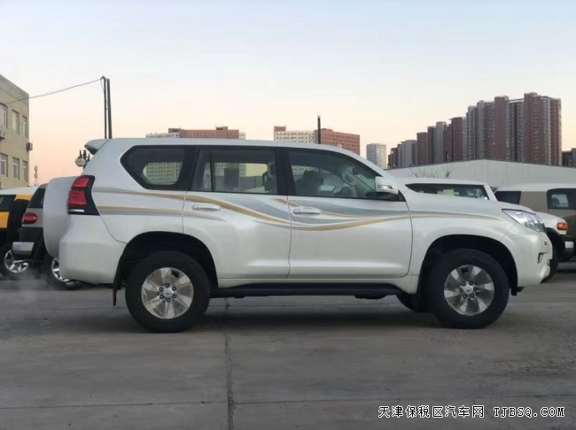 19款豐田霸道2700外掛備胎 港口現(xiàn)車包牌特價59.5萬