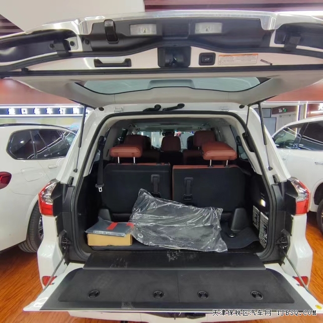 21款雷克薩斯LX570加版 港口現(xiàn)車特價(jià)183萬