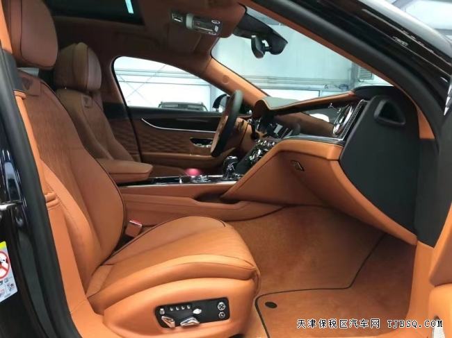 22款飛馳4.0V8 五座 頂配  398萬(wàn)
