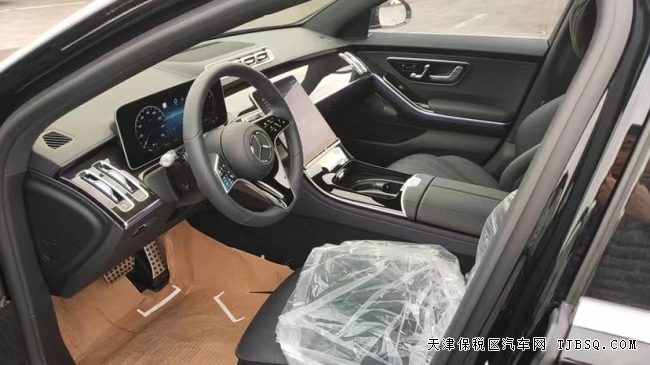 天津港平行進(jìn)口車(chē)22款奔馳S500長(zhǎng)軸版現(xiàn)車(chē)港口特價(jià)132萬(wàn)