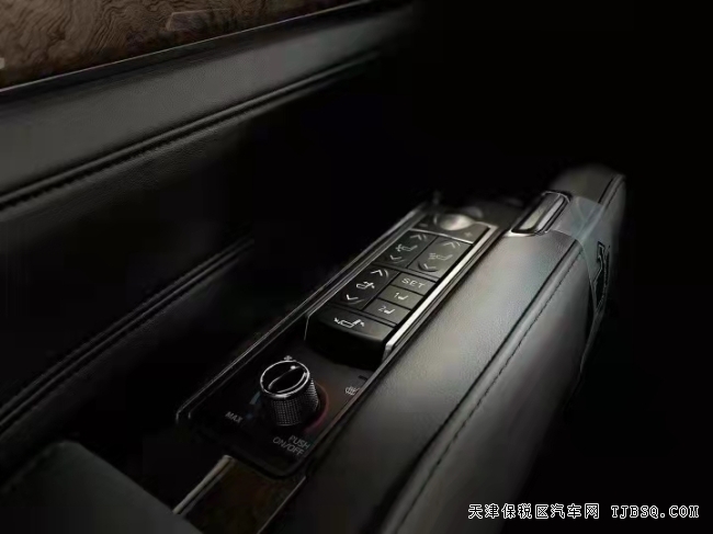 20款豐田埃爾法3.5L 港口絕版車型特價(jià)127萬(wàn)