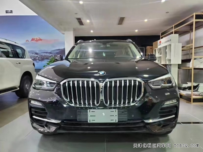 19款中東版寶馬X5中配 港口現(xiàn)車特價66.5萬