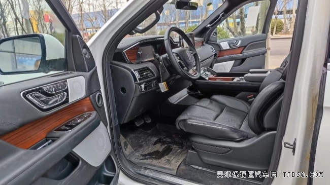 20款林肯領(lǐng)航員 現(xiàn)車 熱賣中 108,.8萬