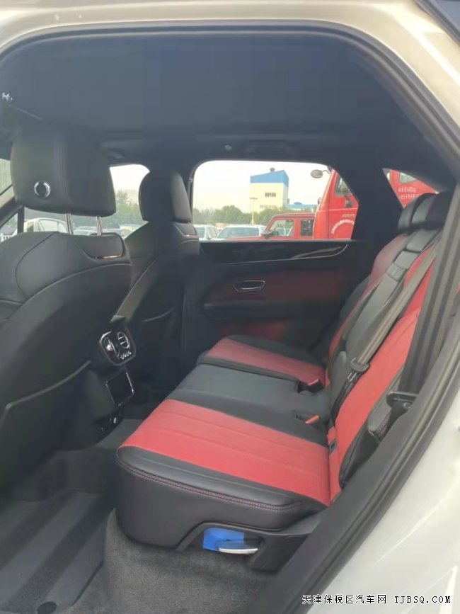 21款美版賓利添越4.0V8