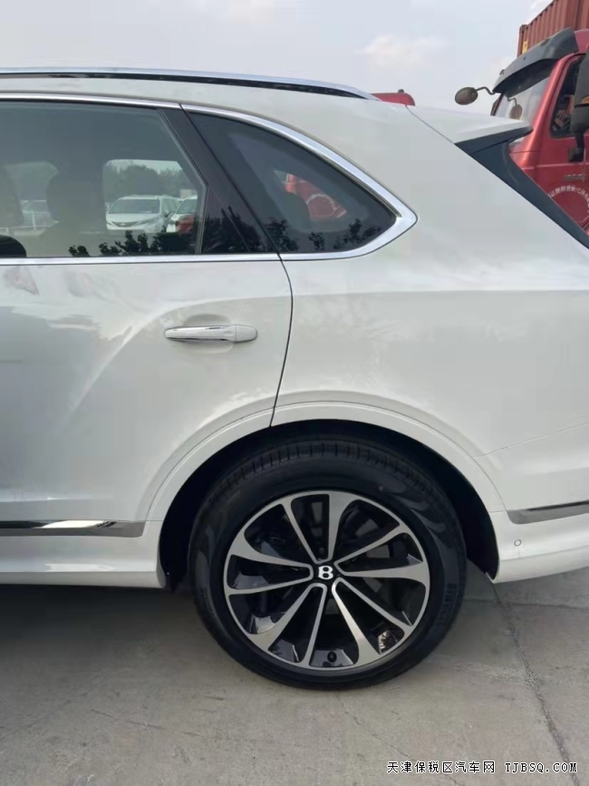 21款美版賓利添越4.0V8