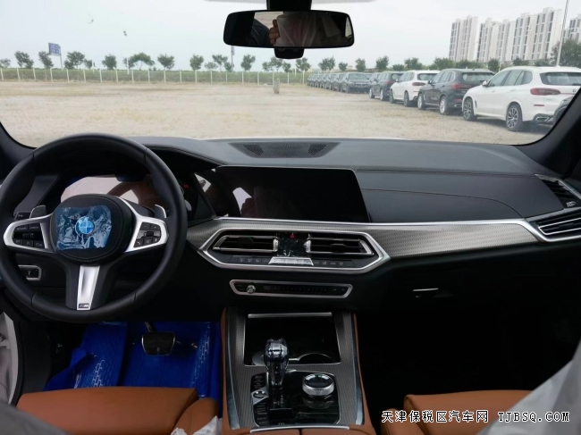 19款寶馬X5中東版3.0T 港口現(xiàn)車中配特價(jià)64.6萬