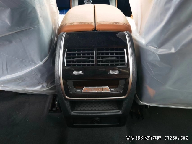 19款寶馬X5中東版3.0T 港口現(xiàn)車中配特價(jià)64.6萬