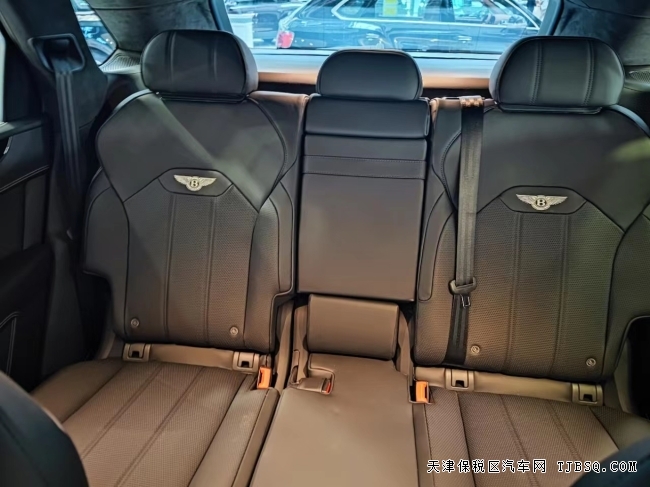 21款美規(guī)添越 內飾科技感十足 天津港口現(xiàn)車 318萬