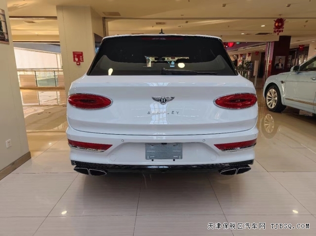 21款美規(guī)添越 內飾科技感十足 天津港口現(xiàn)車 318萬