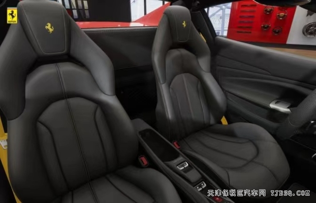 法拉利F8 Spider 20款 3.9T V8