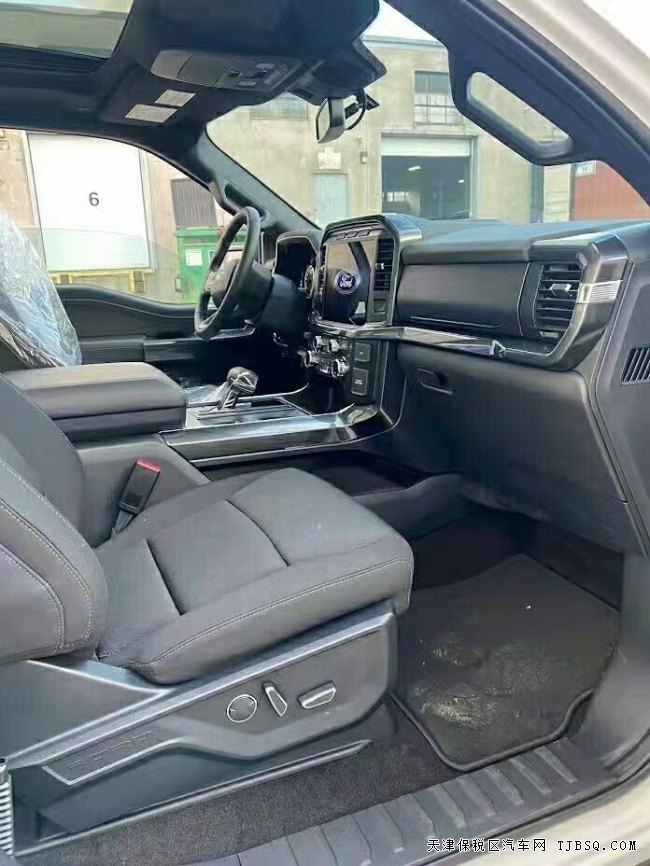 21款福特F150XLT版本 港口現(xiàn)車(chē)特價(jià)僅售47.5萬(wàn)