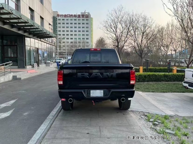 平行進(jìn)口22款道奇公羊長(zhǎng)角號(hào)RAM1500現(xiàn)車到店港口熱賣67萬(wàn)