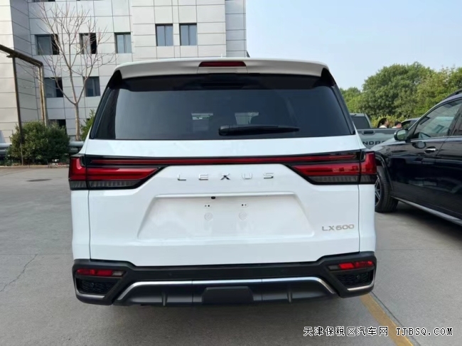 22款美版LX600sport運(yùn)動(dòng)天津港口現(xiàn)車熱賣中