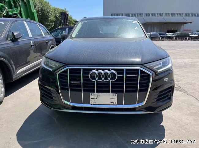 22款奧迪Q7港口現(xiàn)車熱賣中 
