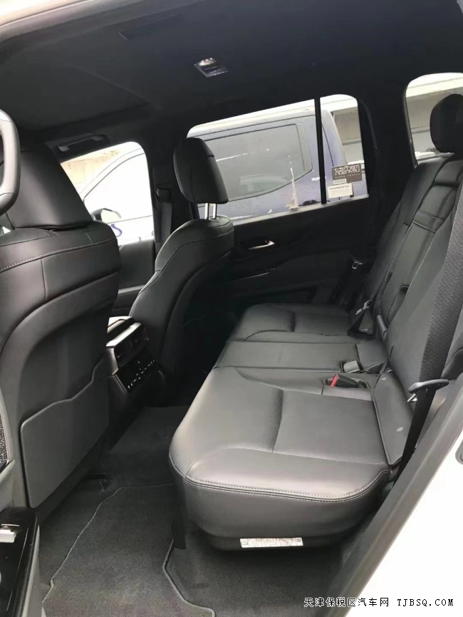 2022款 LX600 3.5T  高級(jí)版 港口現(xiàn)車(chē)熱賣(mài)中