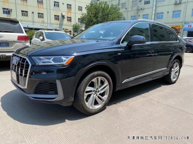 21款加拿大版奧迪Q7天津港口現(xiàn)車鉅惠中3.0T
