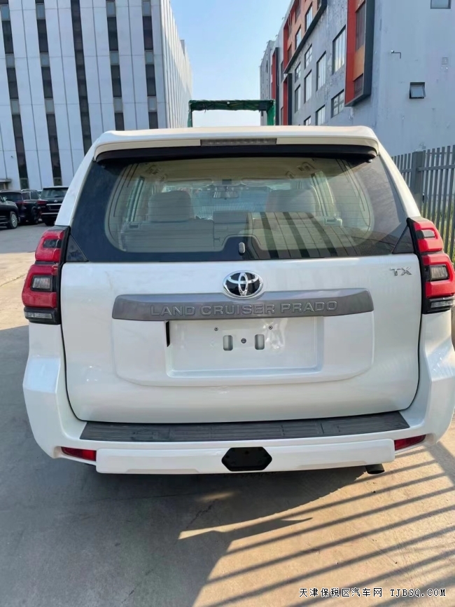 22款豐田霸道2700TX港口現(xiàn)車售賣中