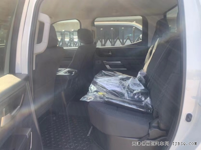 22款豐田坦途 SR5 3.5T港口現(xiàn)車(chē)促銷(xiāo)中