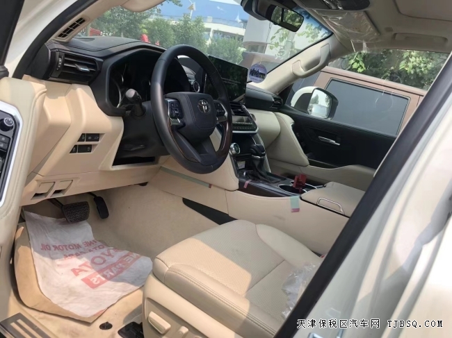 22款酷路澤LC300 3.5GXR 真皮 后娛 港口現(xiàn)車熱賣中