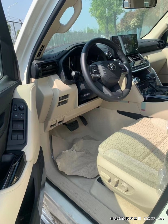 22款酷路澤GXR18輪 LC300港口現(xiàn)車熱賣中