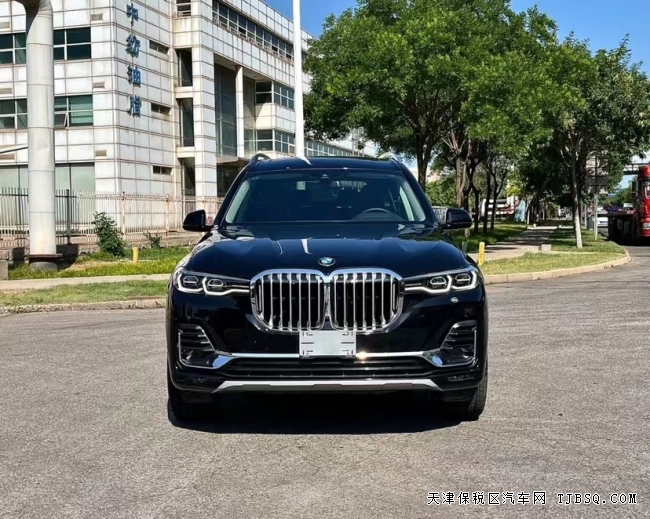 22款美版寶馬X7 黑/黑 3.0T天津港口現(xiàn)車只需88.8萬