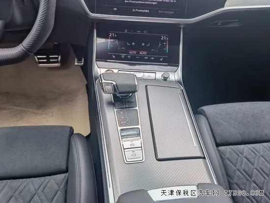 天津港平行進(jìn)口車(chē)22款?yuàn)W迪RS6現(xiàn)車(chē)港口優(yōu)惠170萬(wàn)裸車(chē)