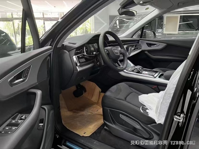 天津港平行進口22款2.0T奧迪Q7  現(xiàn)車熱賣中 性價比超高的一款車型 51萬起步