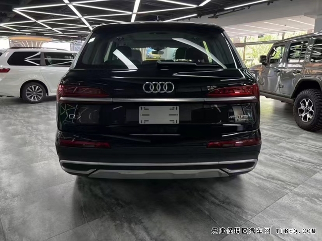 天津港平行進口22款2.0T奧迪Q7  現(xiàn)車熱賣中 性價比超高的一款車型 51萬起步